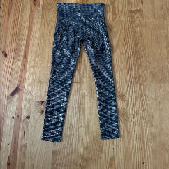 Spanx By Sara Blakely Gray Metallic Mist Dot Print Legging S/P - Picture 9 of 9